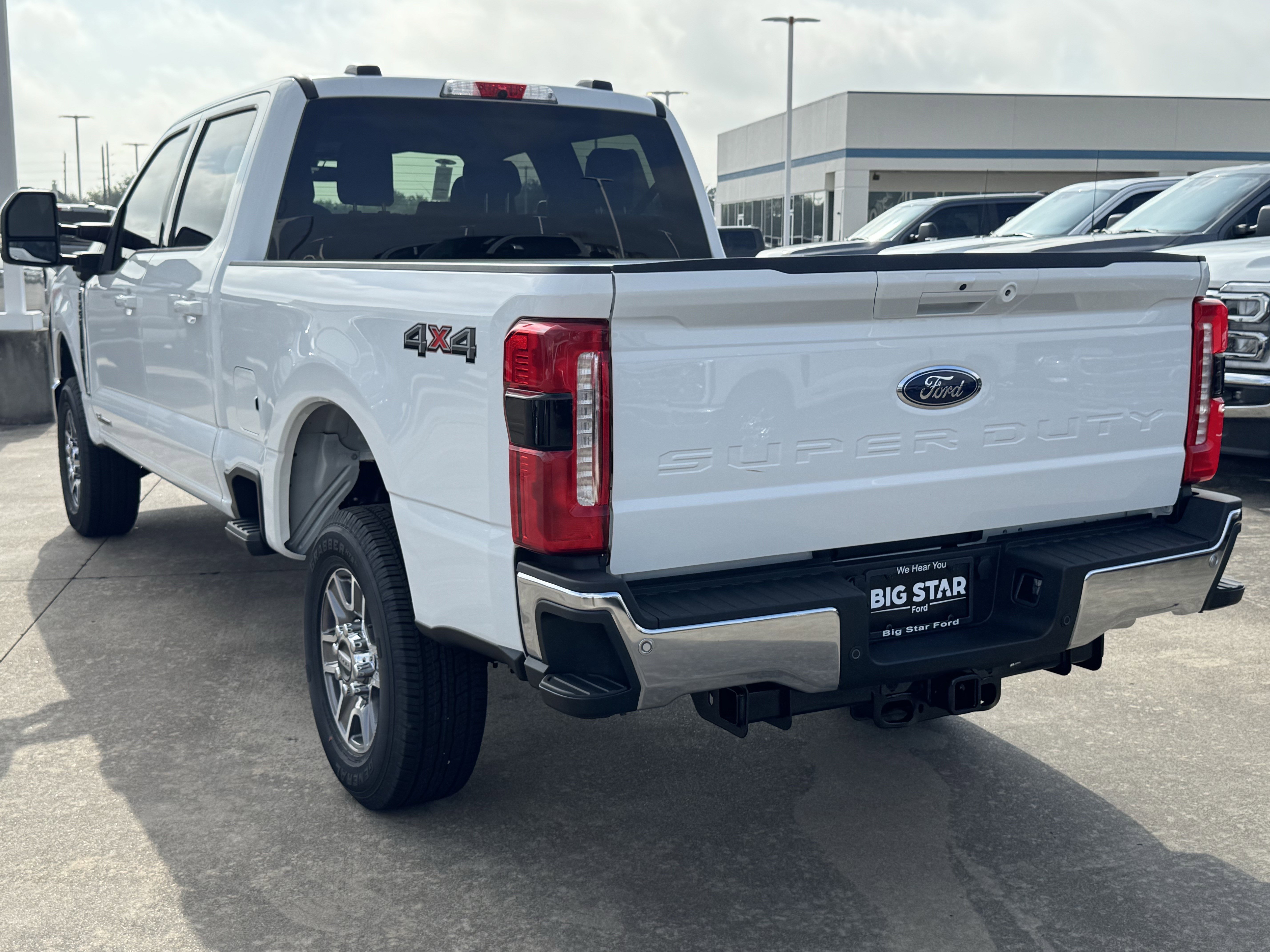 New 2026 Oxford White Ford LARIAT image 7