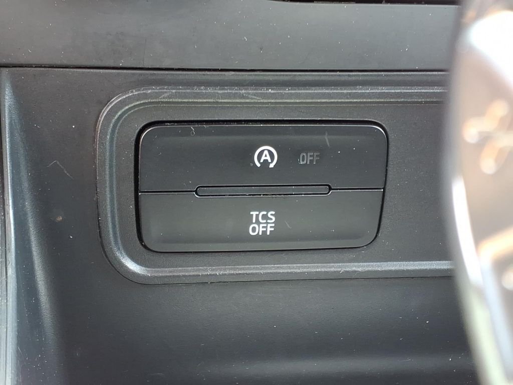 Used 2020 Shadow Black Ford SE image 15
