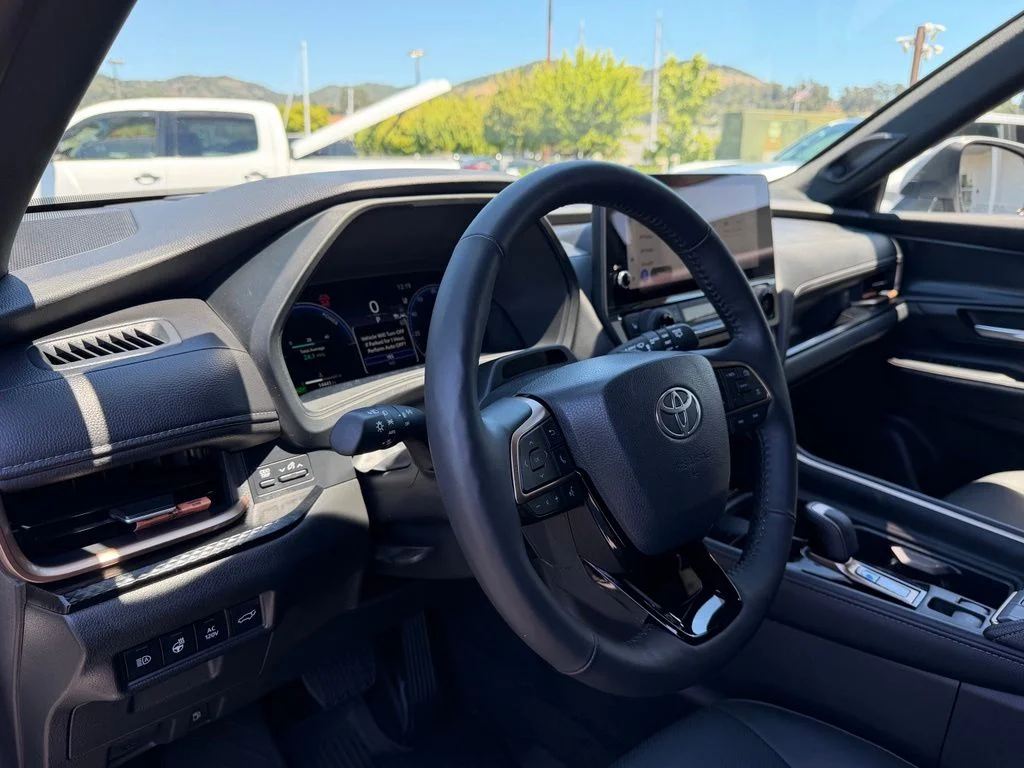 Used 2025  Toyota MAX Platinum image 6