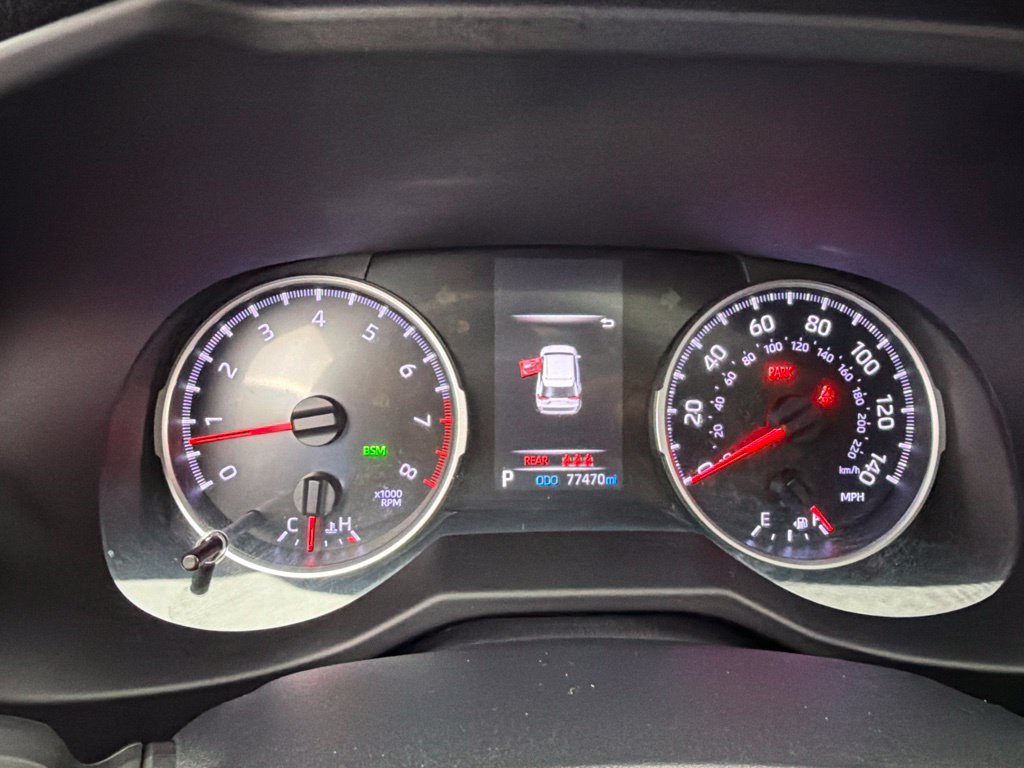 Used 2019  Toyota XLE image 14