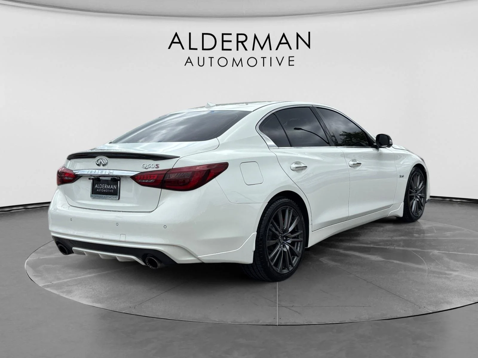 Used 2018 Pure White INFINITI RED SPORT 400 image 5
