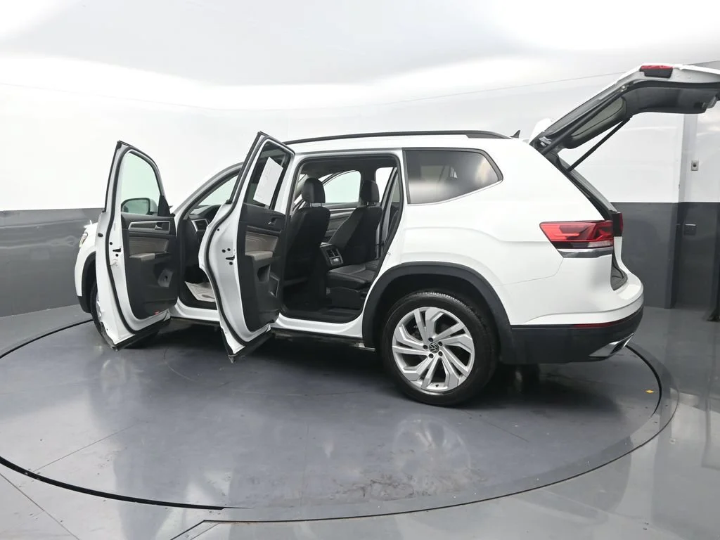Used 2021 White Volkswagen 3.6L V6 SE w/Technology image 35