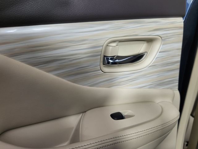Used 2015 Blue Nissan SL image 18