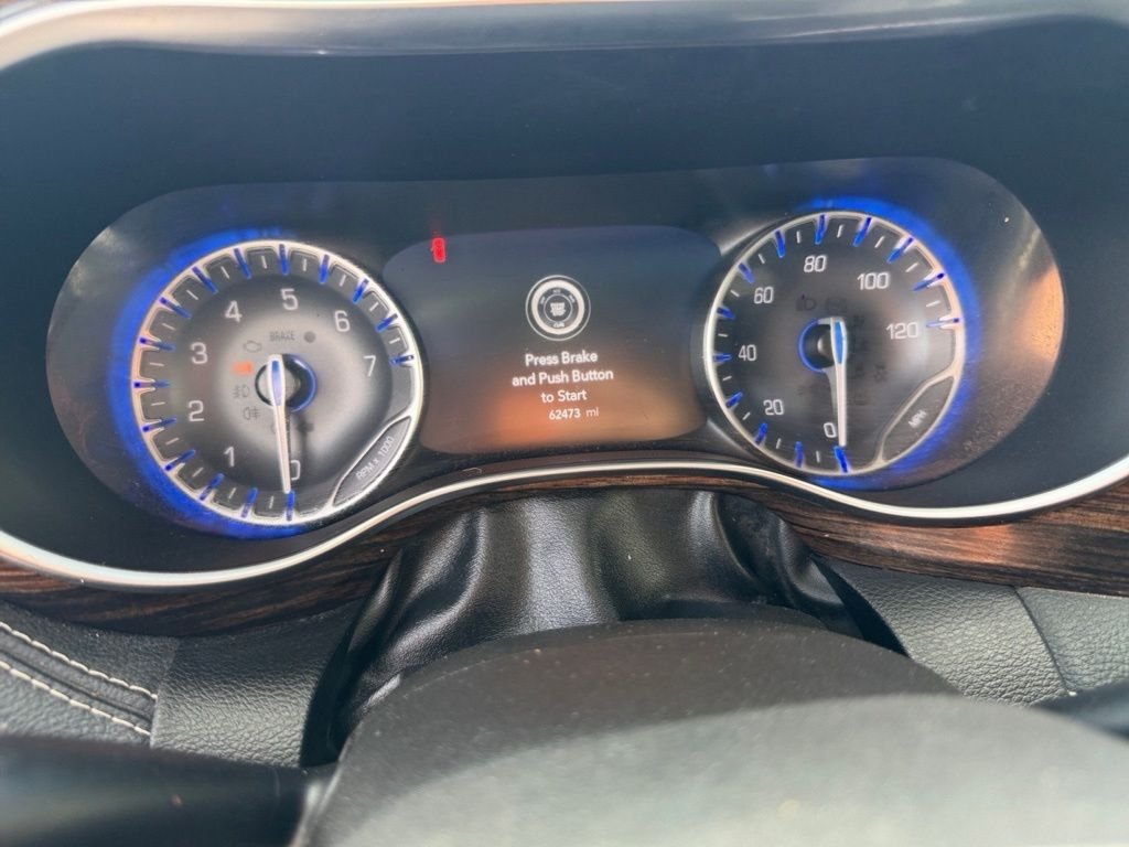Used 2022 White Chrysler Limited image 13