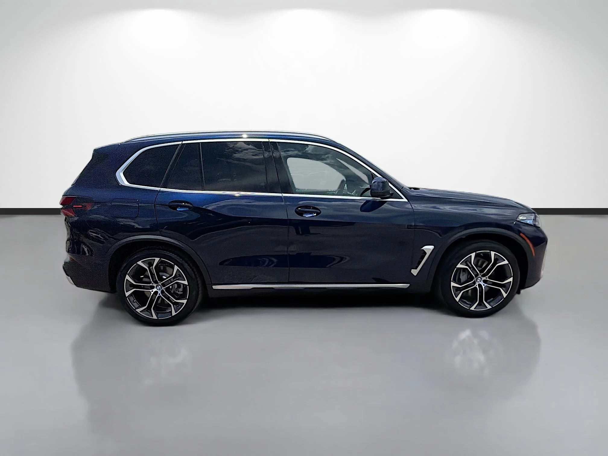 New 2026 Tanzanite Blue II Metallic BMW xDrive50e image 2