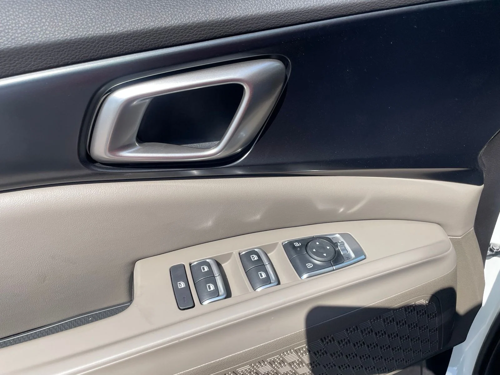 New 2027 White Kia LXS image 12