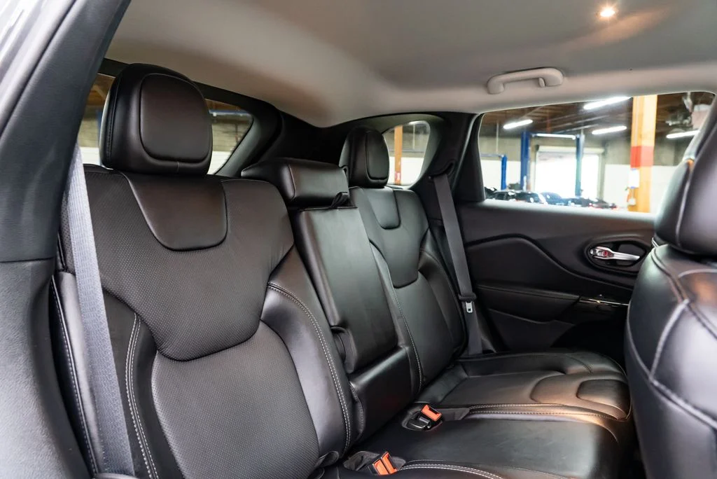 Used 2023 Gray Jeep Altitude image 28