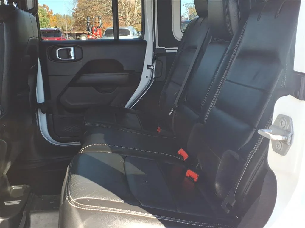 Used 2019 White Jeep Sahara 4x4 image 20