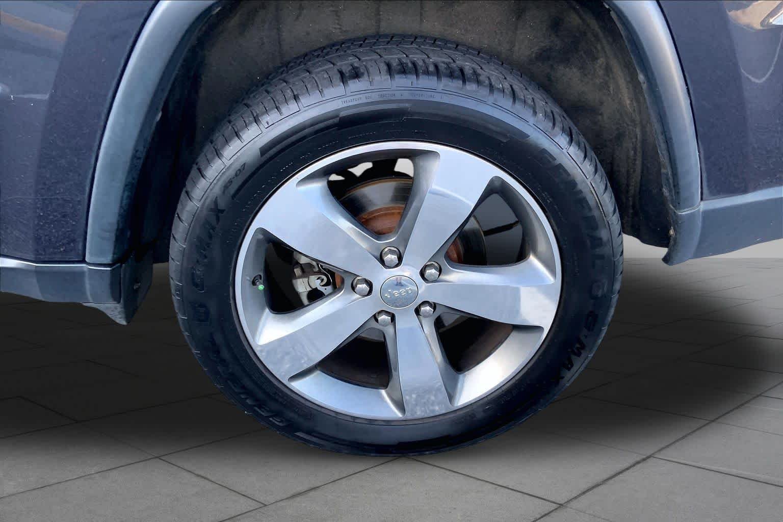 Used 2015 Maximum Steel Metallic Clearcoat Jeep Limited image 10