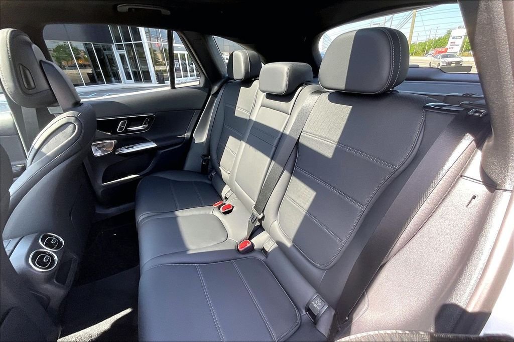 New 2026 Polar White Mercedes-Benz GLC 300 image 10