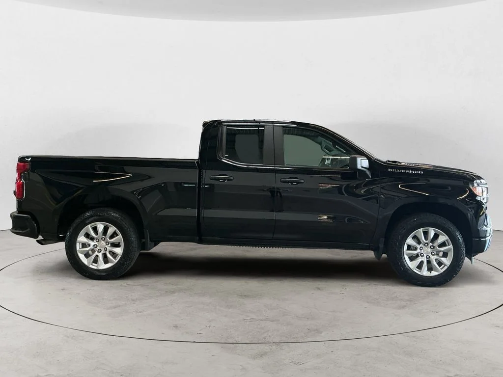 Used 2025 Black Chevrolet Custom image 4