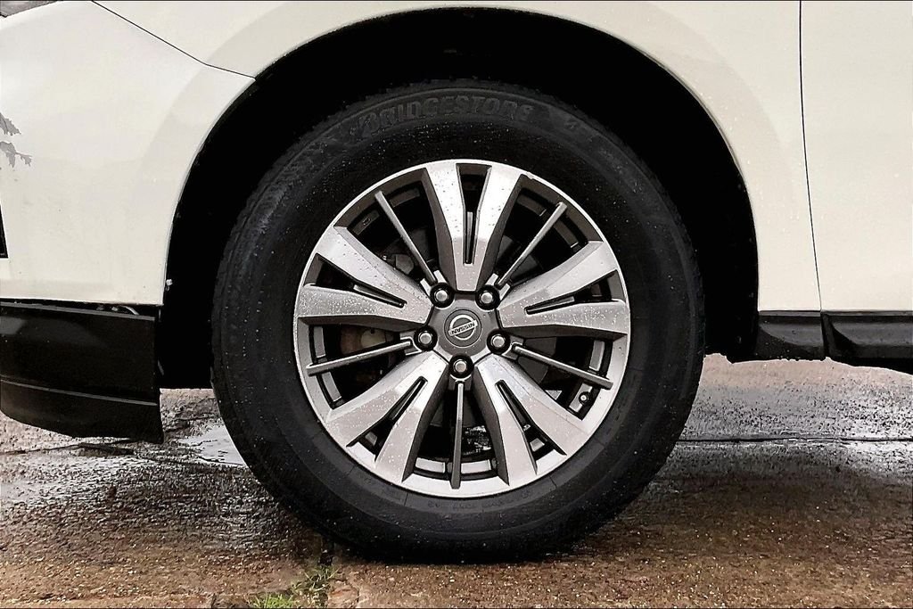 Used 2018 Glacier White Nissan SV image 35