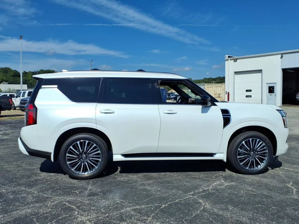 New 2026 Everest White TriCoat Nissan Platinum Reserve image 2