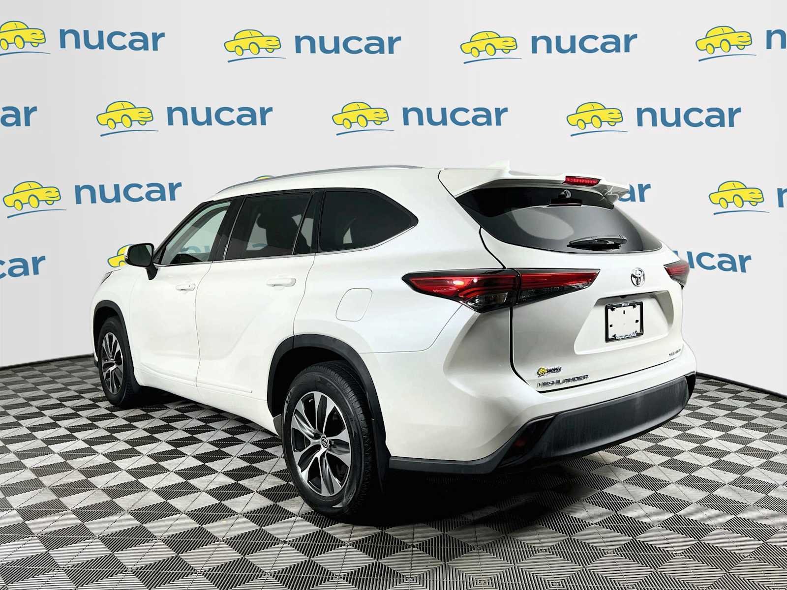 Used 2021 Blizzard Pearl Toyota XLE image 5
