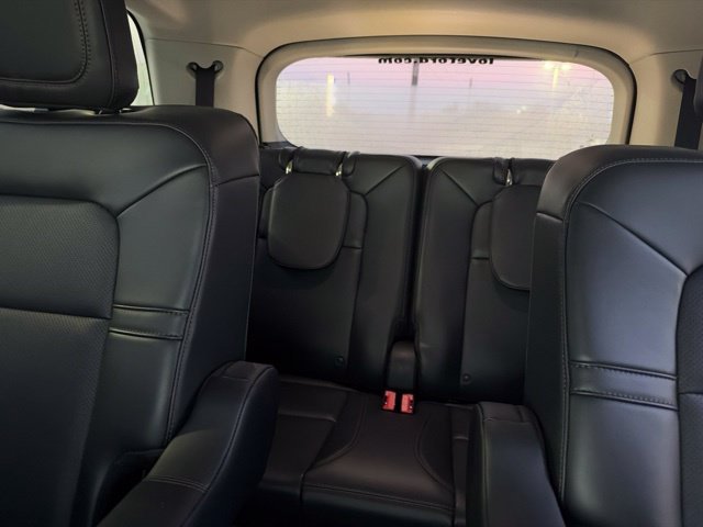Used 2025 White Lincoln Premiere image 15