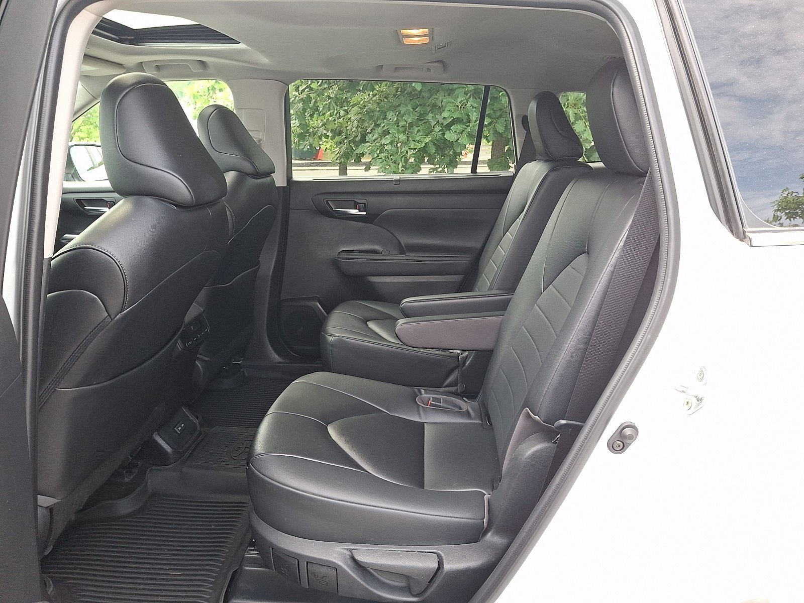 Used 2023 Wind Chill Pearl - 089 Toyota XLE image 10