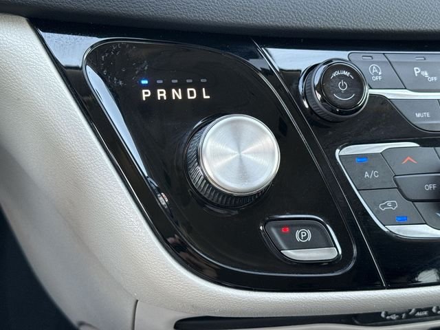 Used 2023 Silver Chrysler Touring L image 20