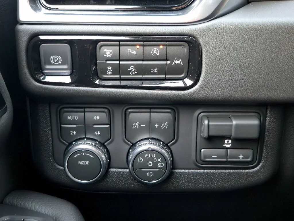 2026 GMC Yukon XL Denali - Photo 17