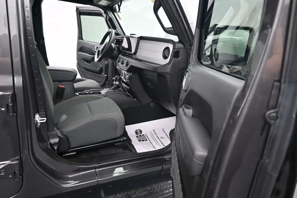 Used 2025 Gray Jeep Nighthawk image 22