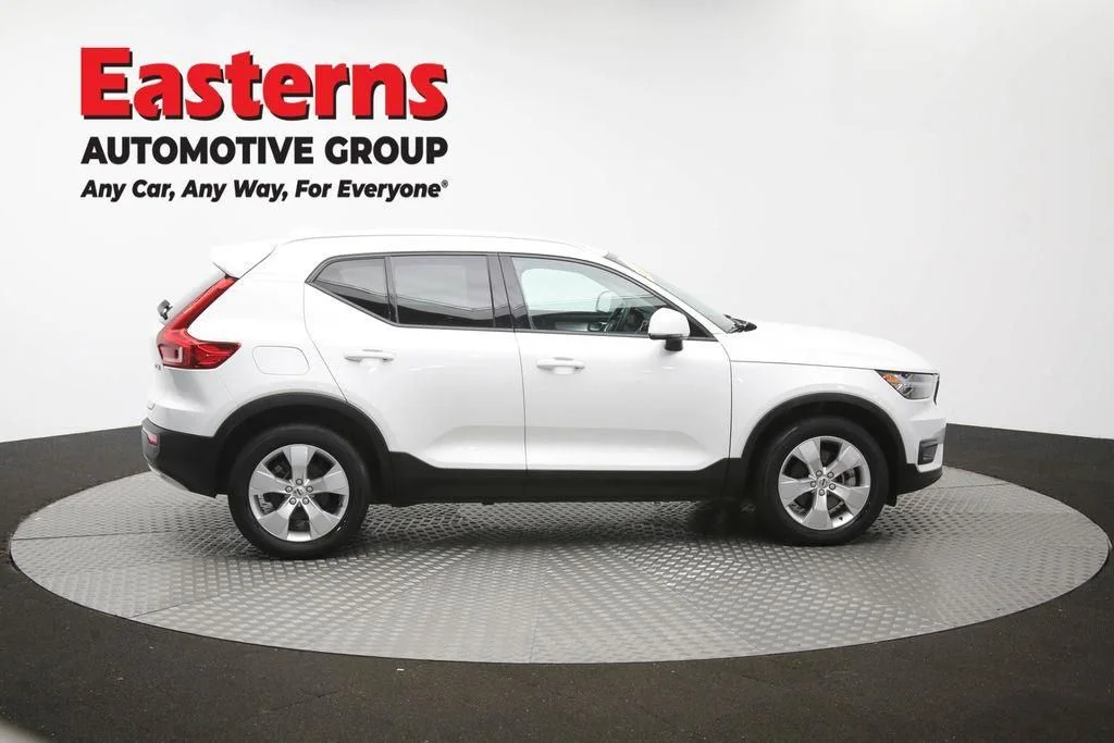 Used 2022 White Volvo Momentum image 45