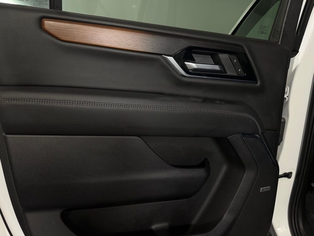 Used 2025 White GMC Denali image 23