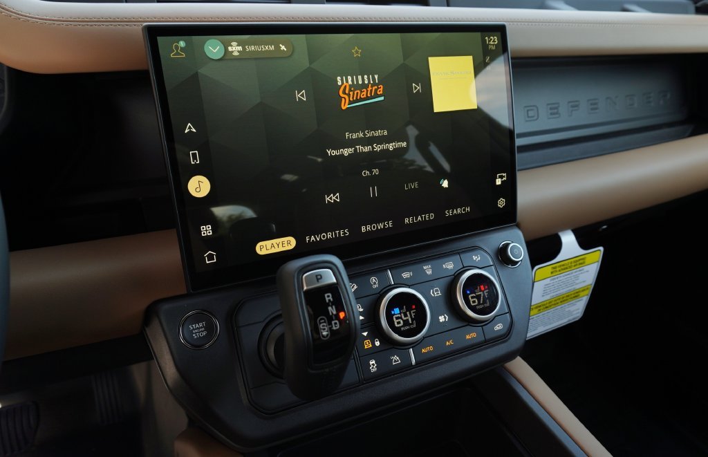 New 2026 Woolstone Green Land Rover X-Dynamic SE image 18