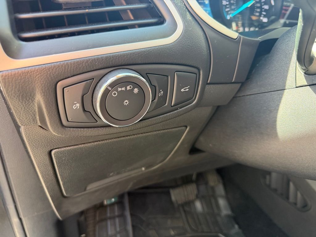 Used 2018 Gray Ford SEL image 15