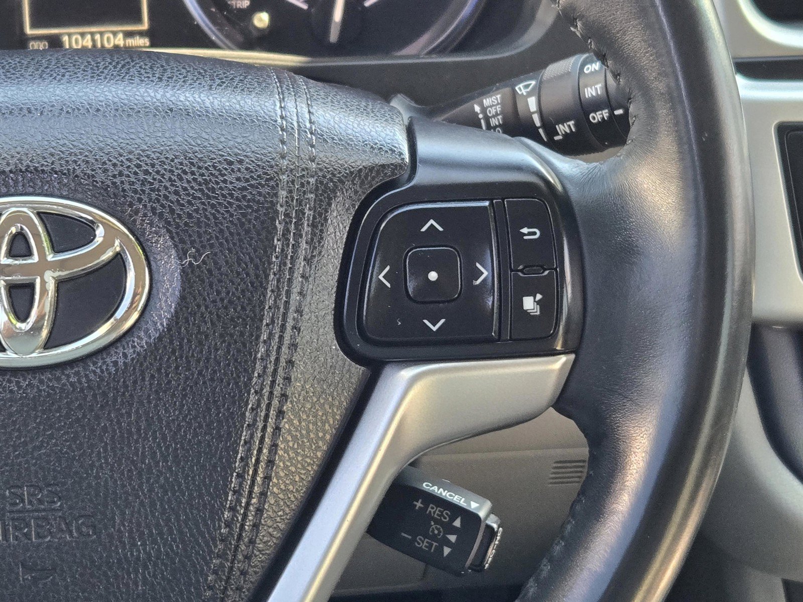 Used 2016 White Toyota XLE image 15