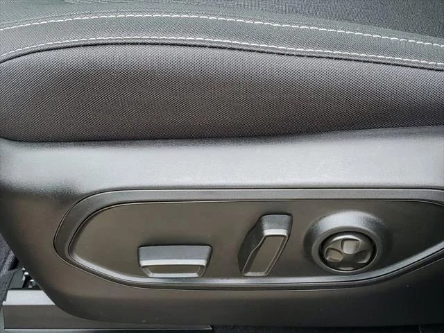 New 2026 Baltic Gray Metallic Clear-Coat Exterior Paint Jeep Laredo X image 12