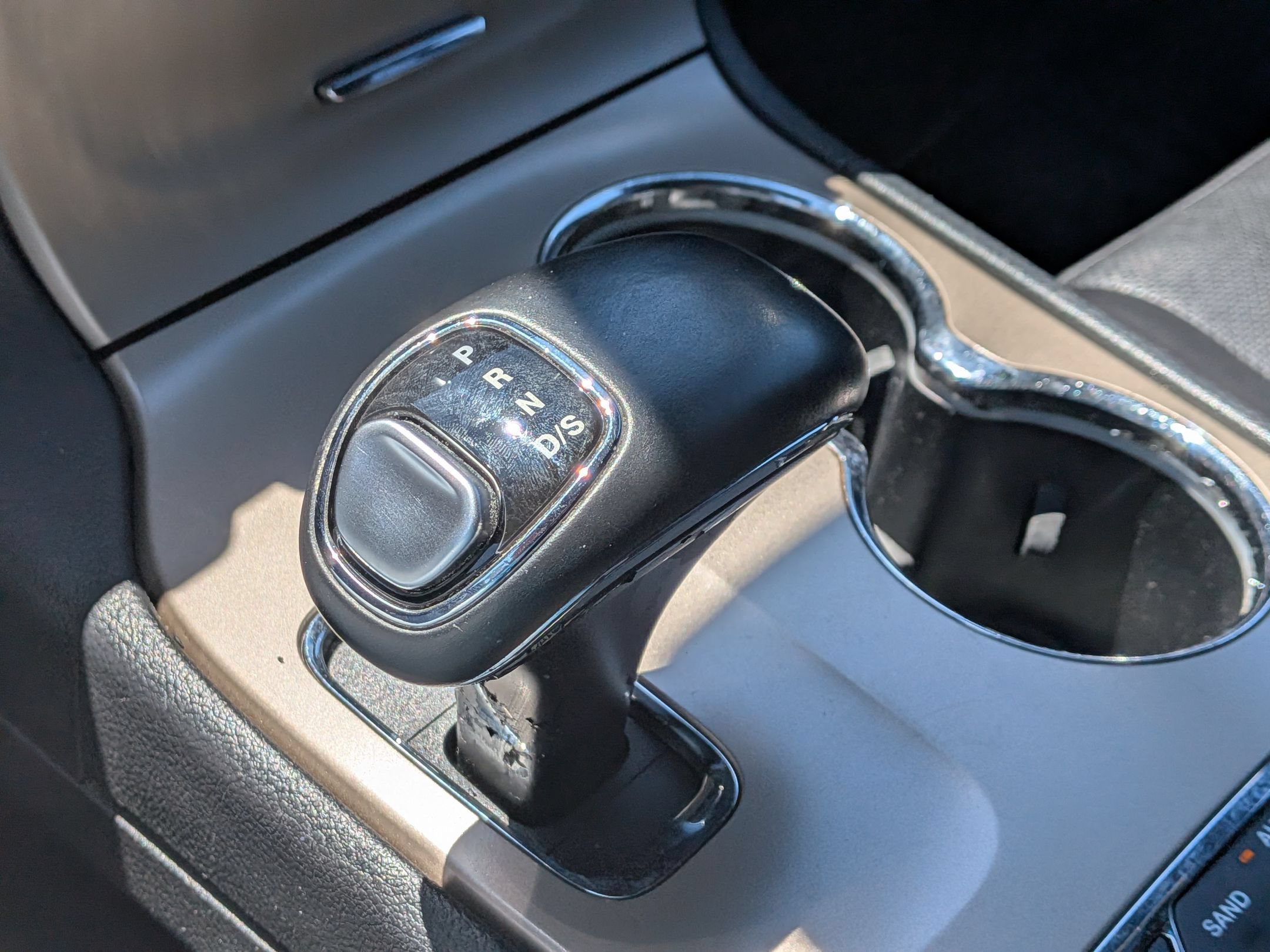 Used 2015 Bright White Clearcoat Jeep Overland image 24