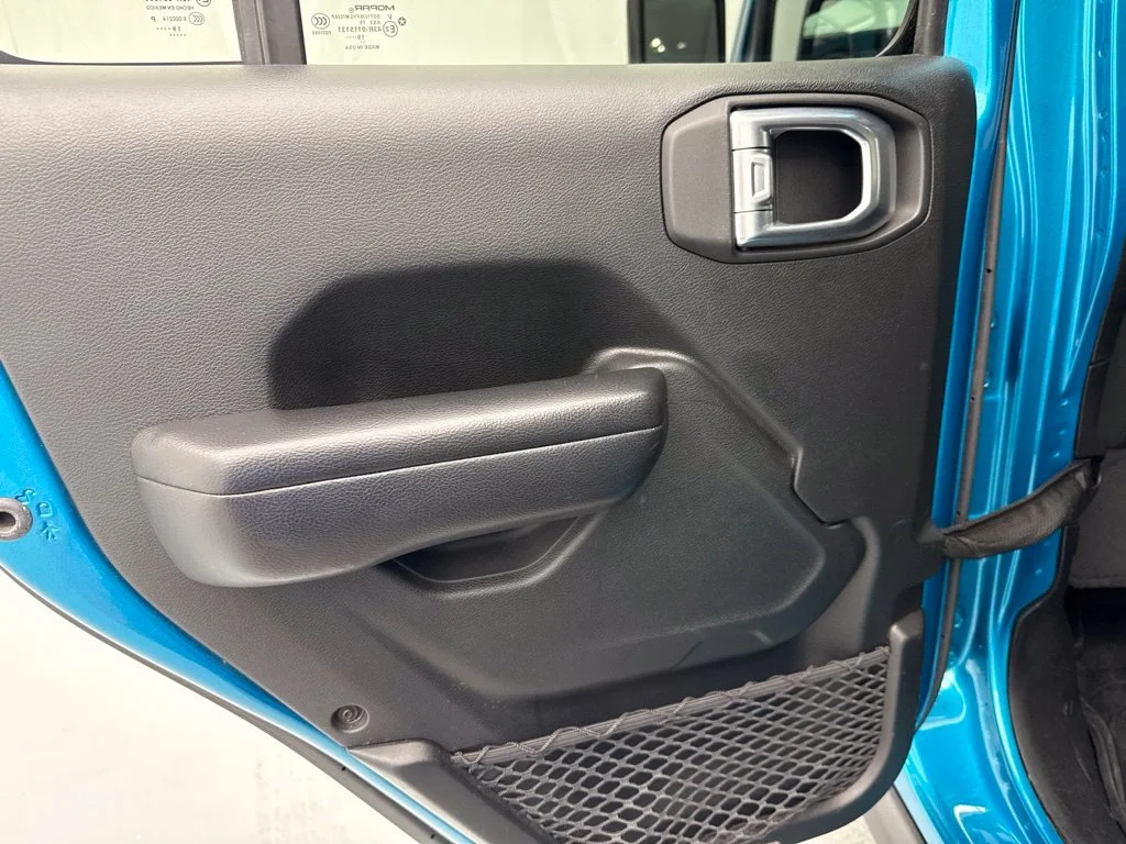 Used 2020 Bikini Pearlcoat Jeep Unlimited Sport image 14