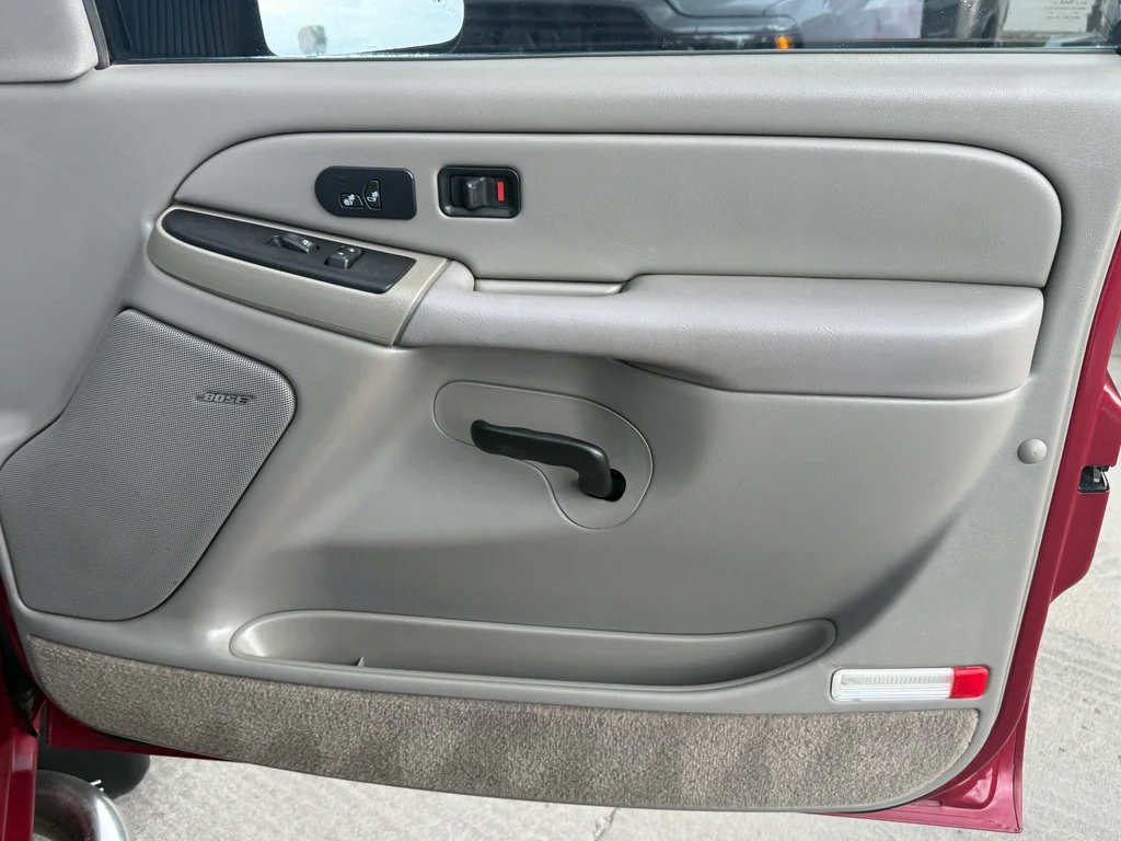 Used 2005 Maroon GMC SLT image 8