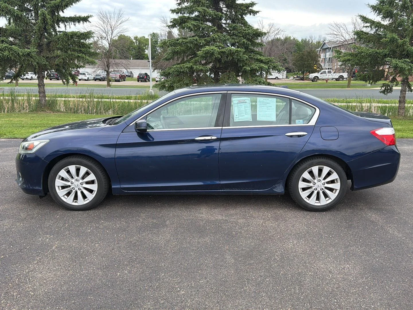 Used 2014 Obsidian Blue Pearl Honda EX-L image 4