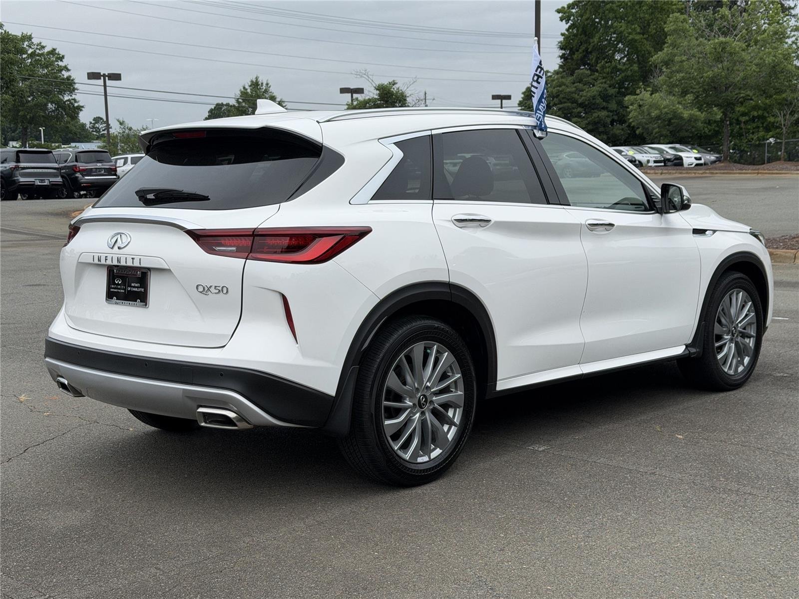 Used 2024 Lunar White INFINITI LUXE image 31