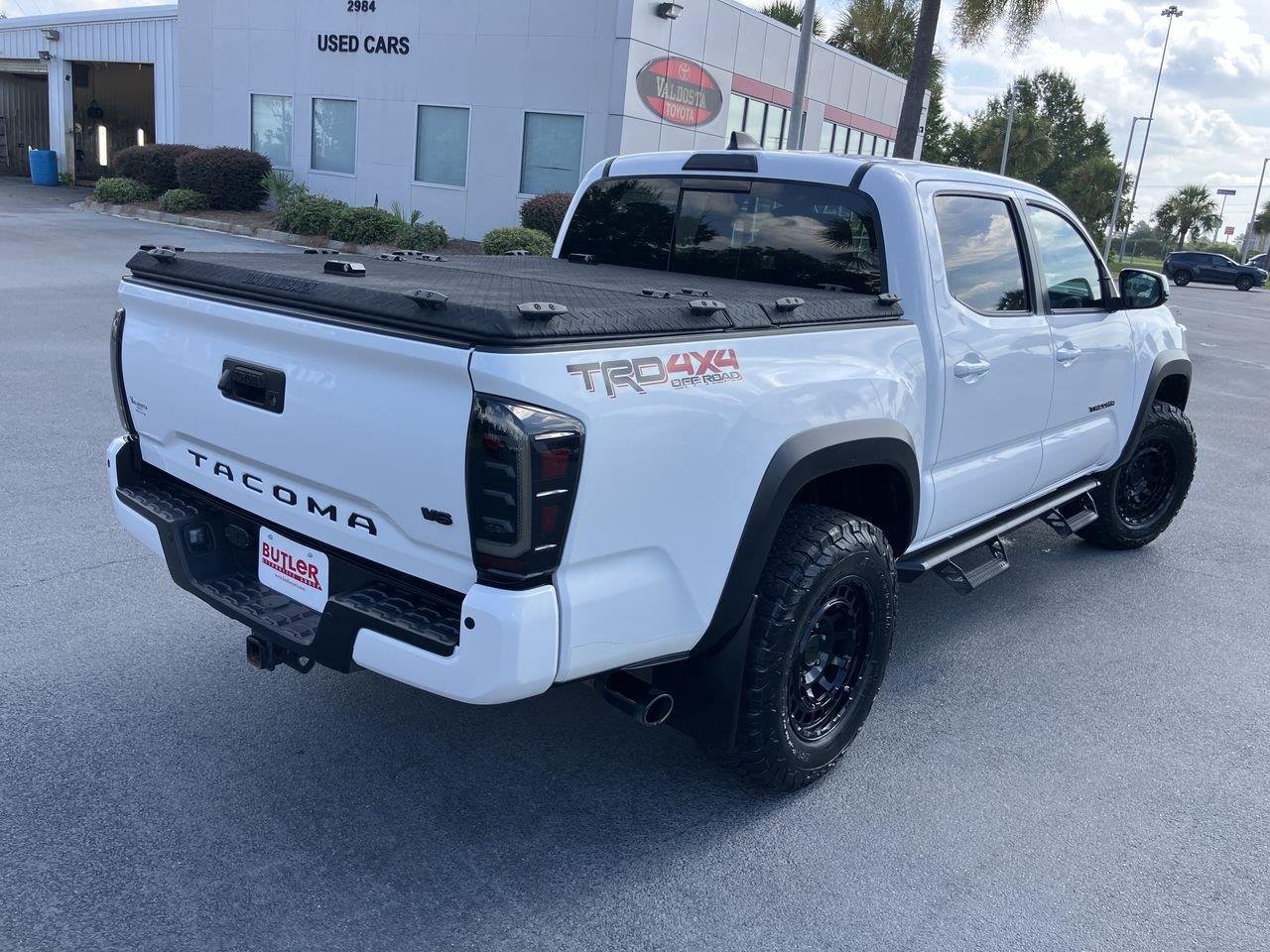 Used 2022 White Toyota TRD Off-Road Double Cab image 5