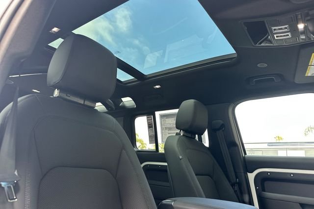 New 2026 Fuji White Land Rover X-Dynamic SE image 15