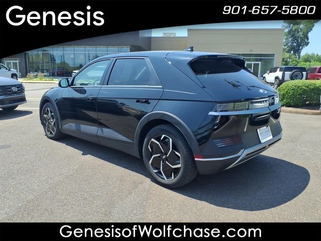 Certified Used 2023 Black Hyundai SE image 3