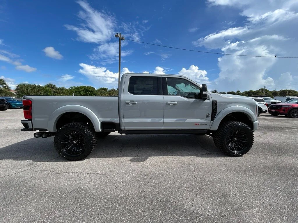 New 2026 Avalanche Ford Lariat image 3