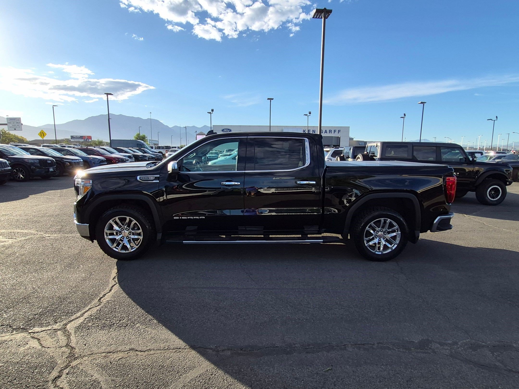 Used 2020 Onyx Black GMC SLT image 7
