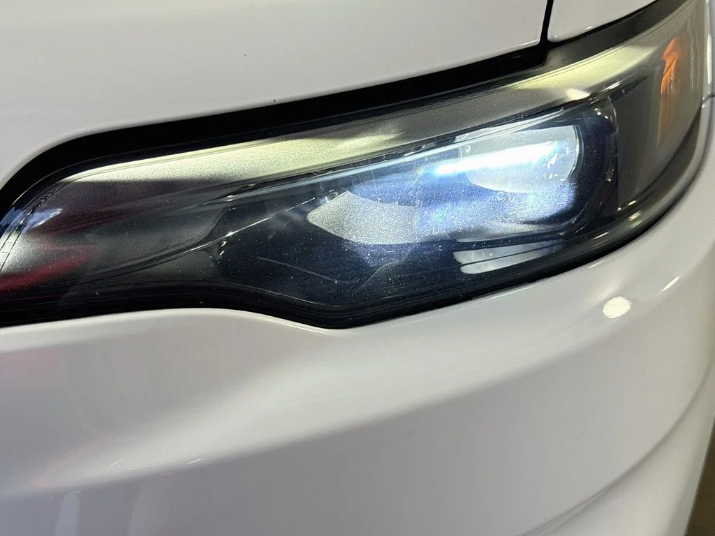 Used 2020 White Jeep Latitude Plus image 36
