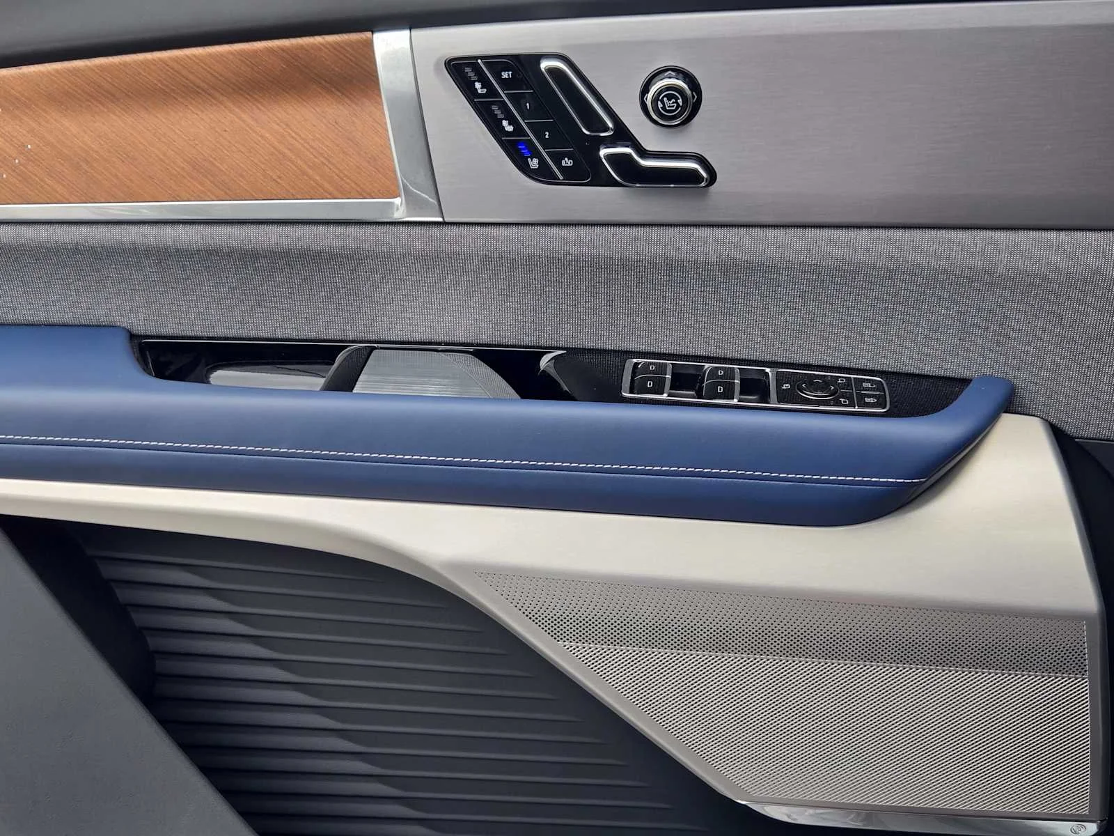 2026 Cadillac VISTIQ Premium Luxury - Photo 15