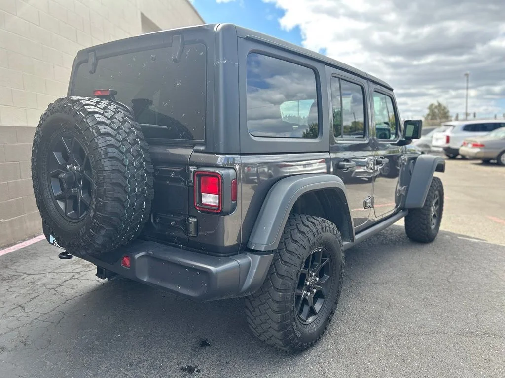 Used 2018 Crystal Metallic Jeep Unlimited Rubicon image 5