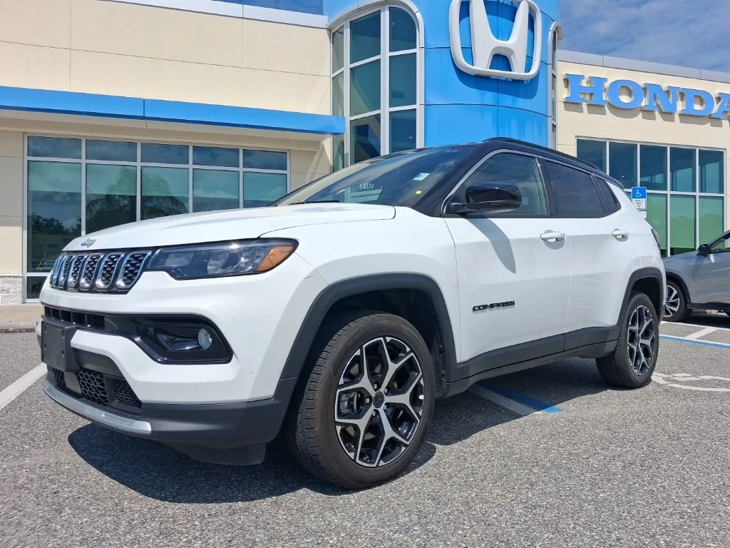 Used 2025 White Jeep Limited image 1