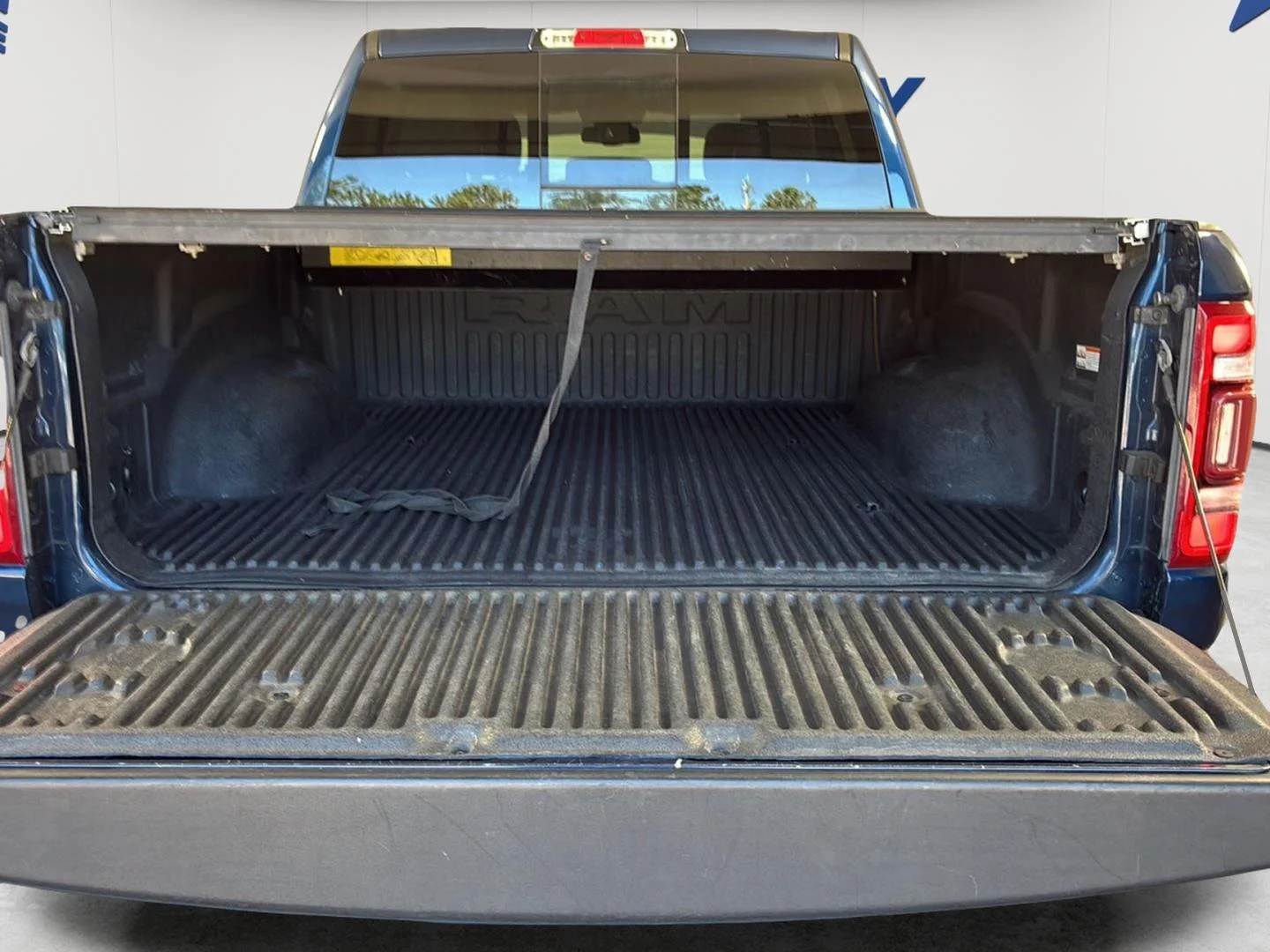 Used 2020 Patriot Blue Pearlcoat Ram Laramie image 12