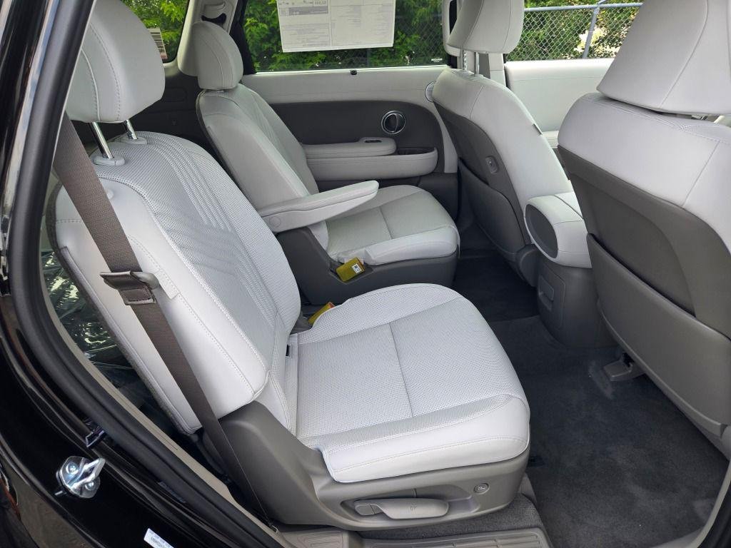 New 2026 Abyss Black Hyundai SEL Premium AWD image 9