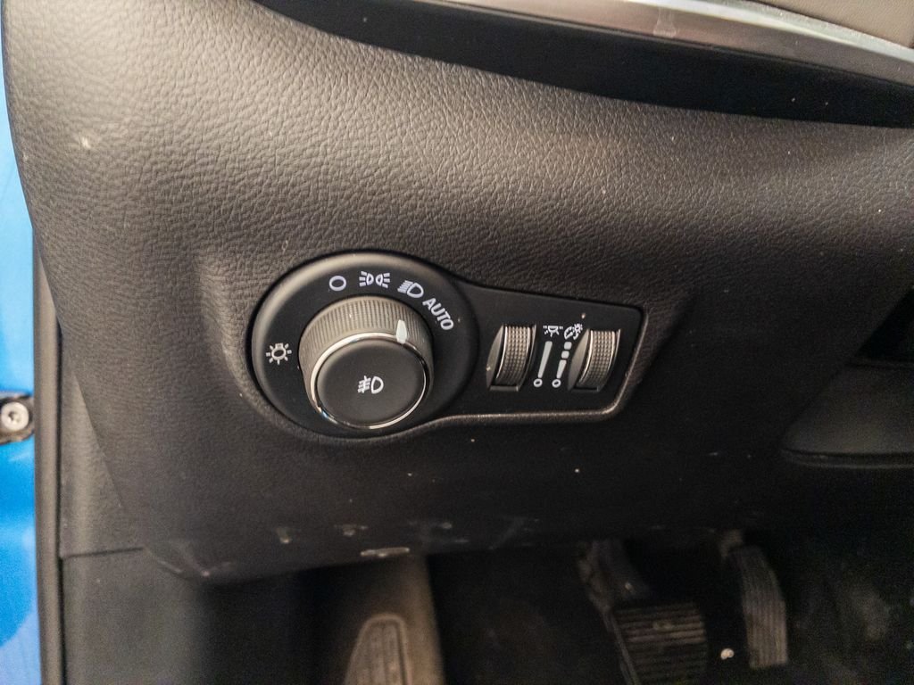 Used 2025 Blue Jeep Limited image 26