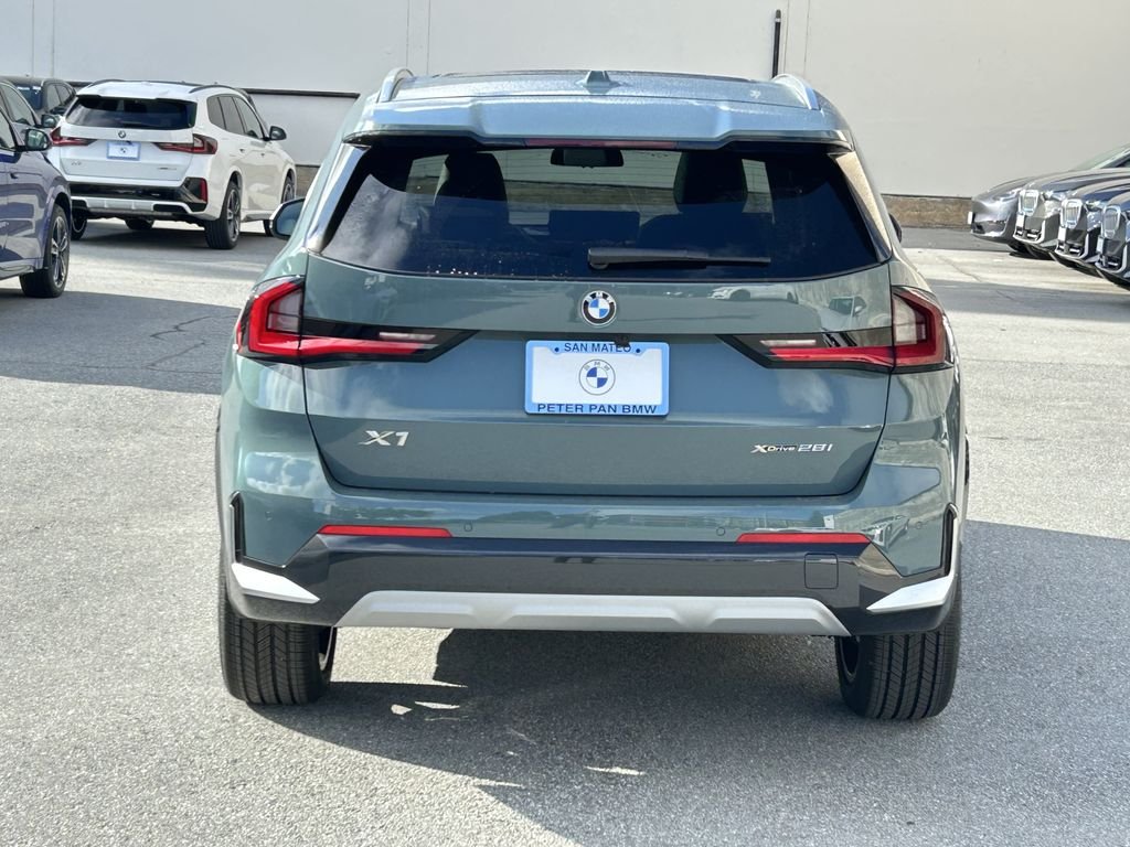 New 2026 Cape York Green Metallic BMW xDrive28i image 4