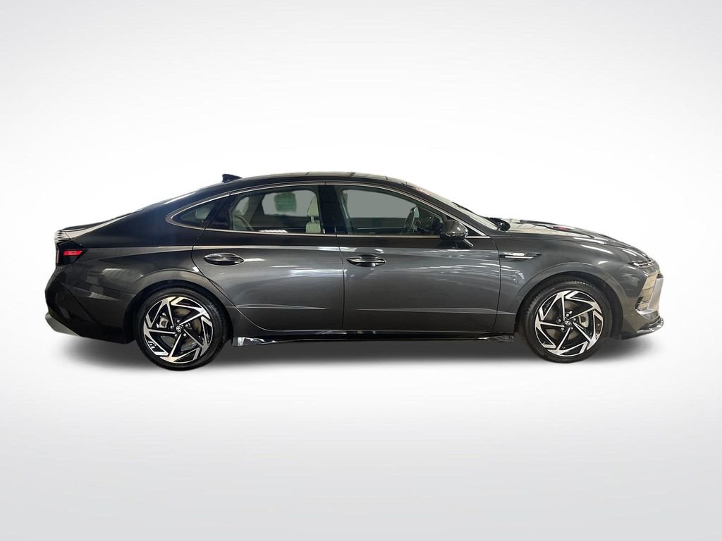 Used 2024 Gray Hyundai SEL image 8