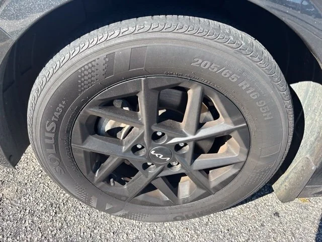Used 2025 Gray Kia LXS image 4