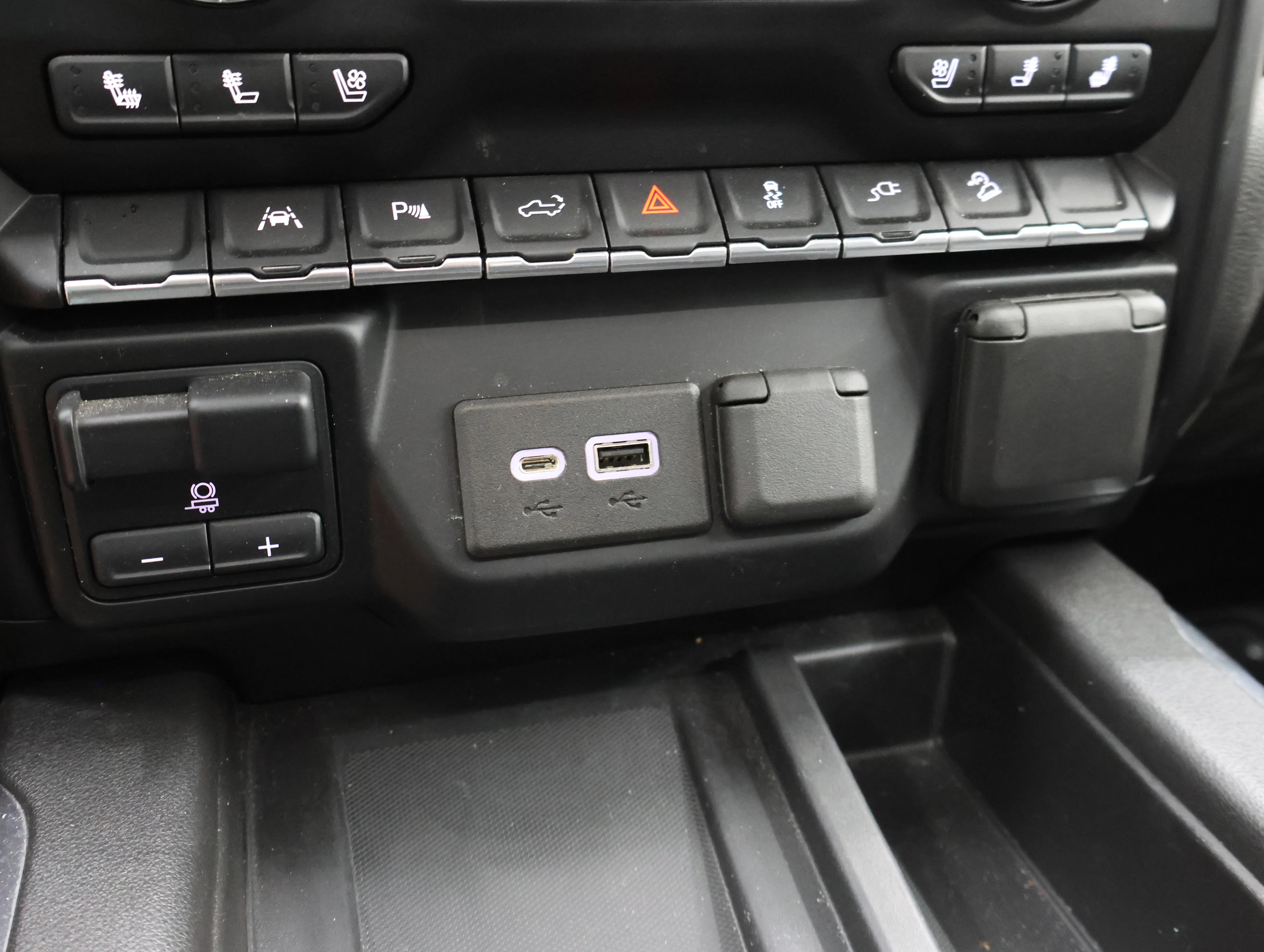 Used 2022 Summit White GMC AT4 image 50
